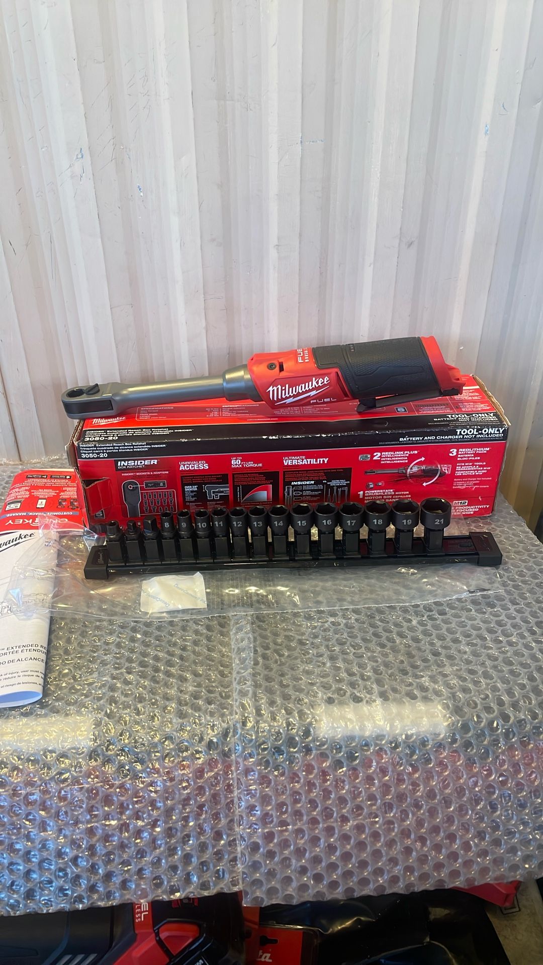 M12 FUEL INSIDER 12V Lithium-Ion Brushless Cordless 1/4 in. - 3/8 in. Extended Reach Box Ratchet (Tool-Only)