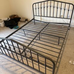 Queen Size Metal Bed Frame – Sturdy, Modern