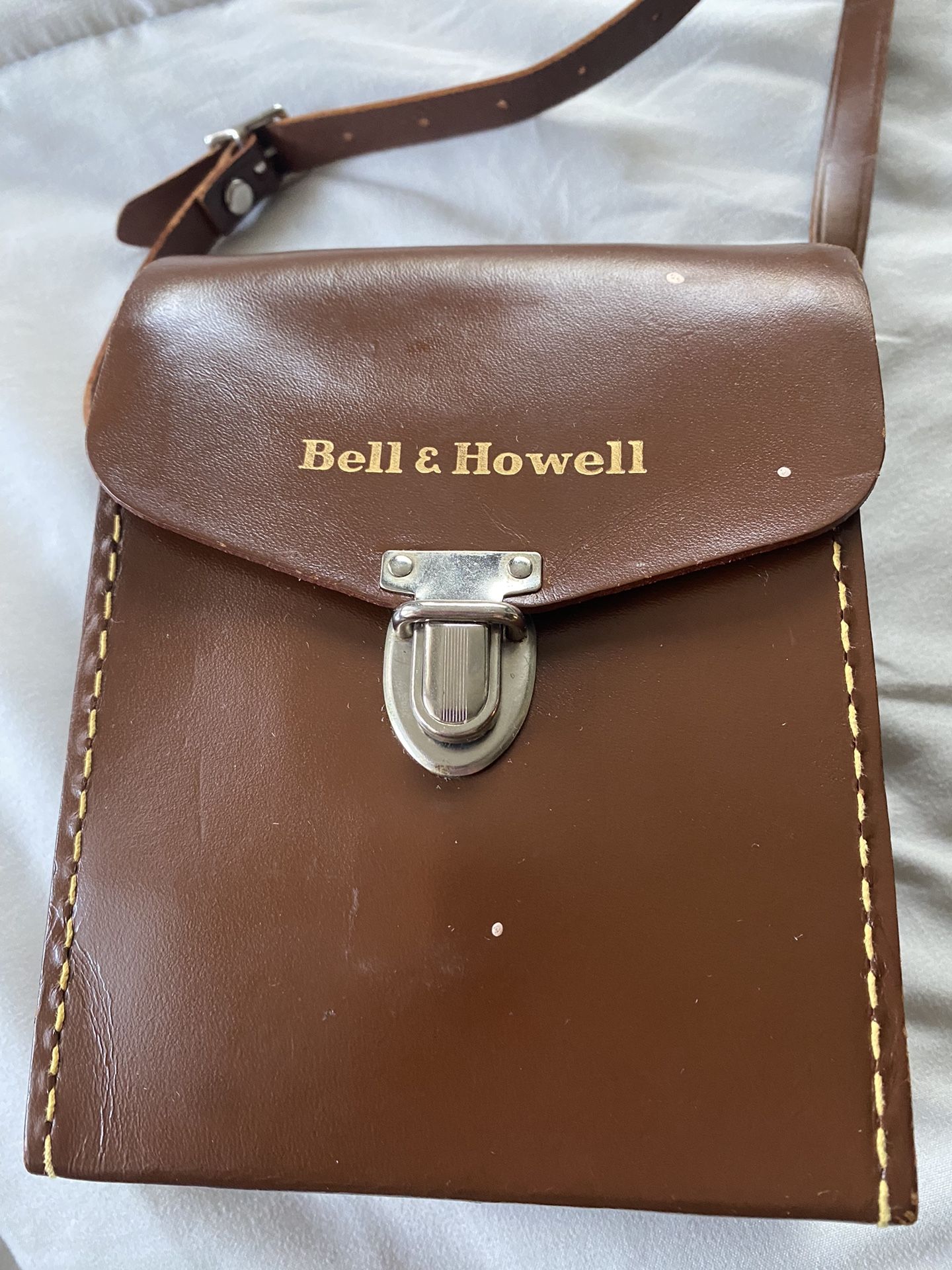 En Perfectas Condiciones.Vintage Bell & Howell Leather Camera Case - 1940s Classic