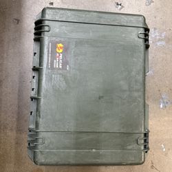 Travel Pelican 2420 Great condition! Carry on Size! 