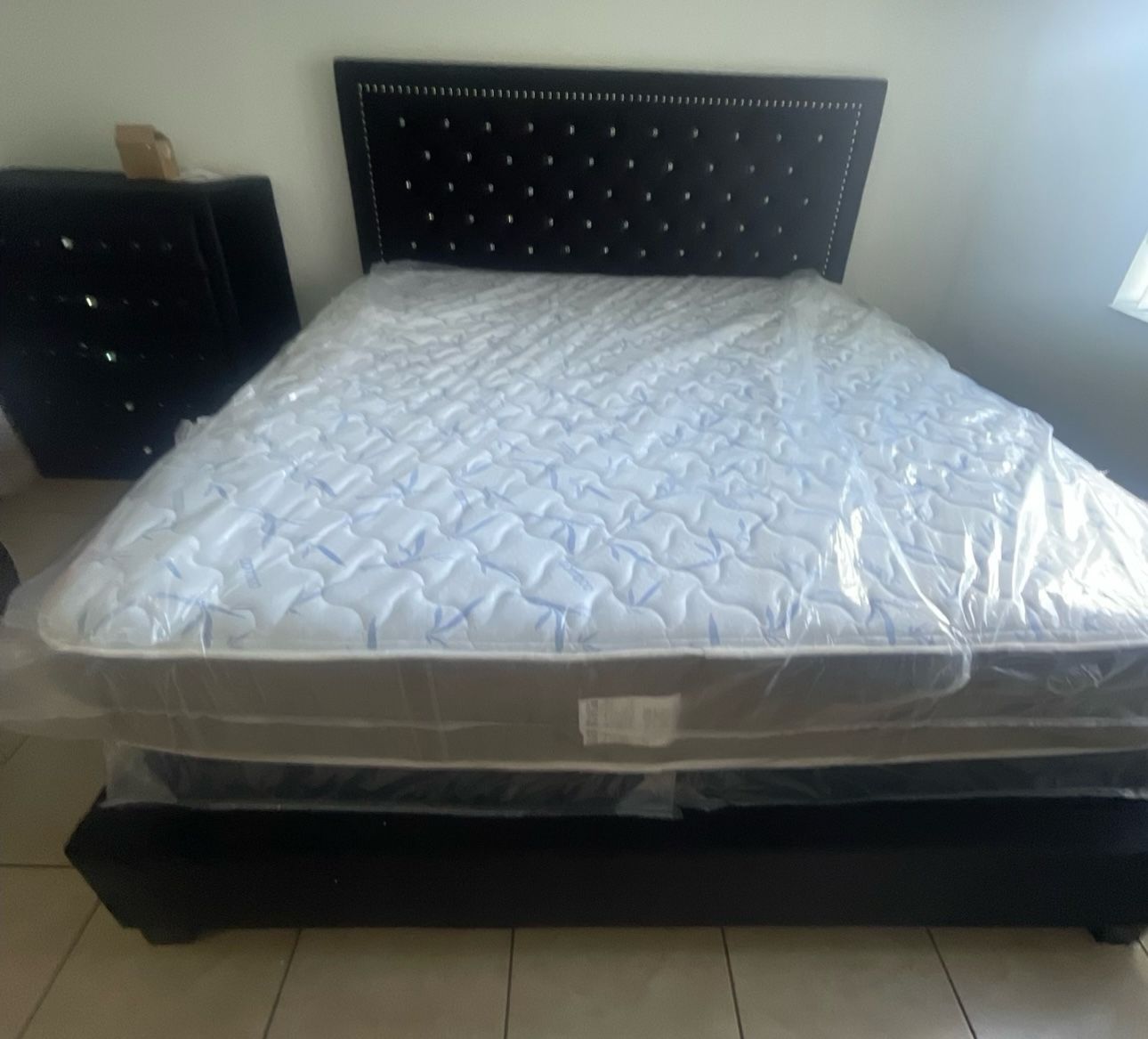 Black VELVET BED - CAMA Terciopelo