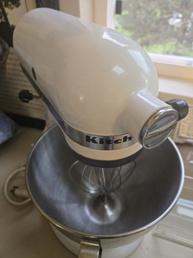 **BRAND NEW KITCHEN AID MIXER**