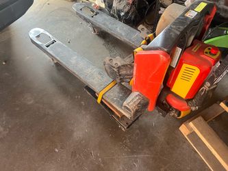 Ballymore Self-Propelled Lithium Ion Powered Pallet Jack, 3300 lb. Cap., 27"W x 45"L Forks