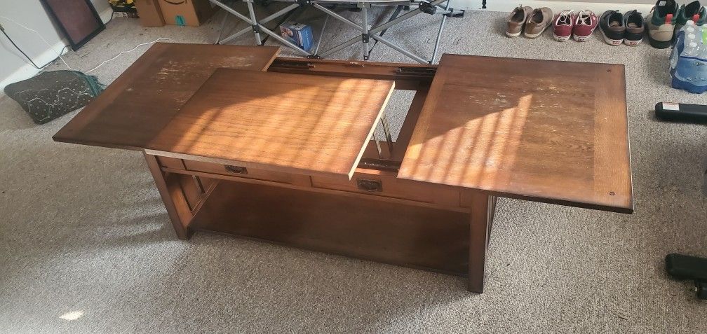 Living Room/ Coffee Table 