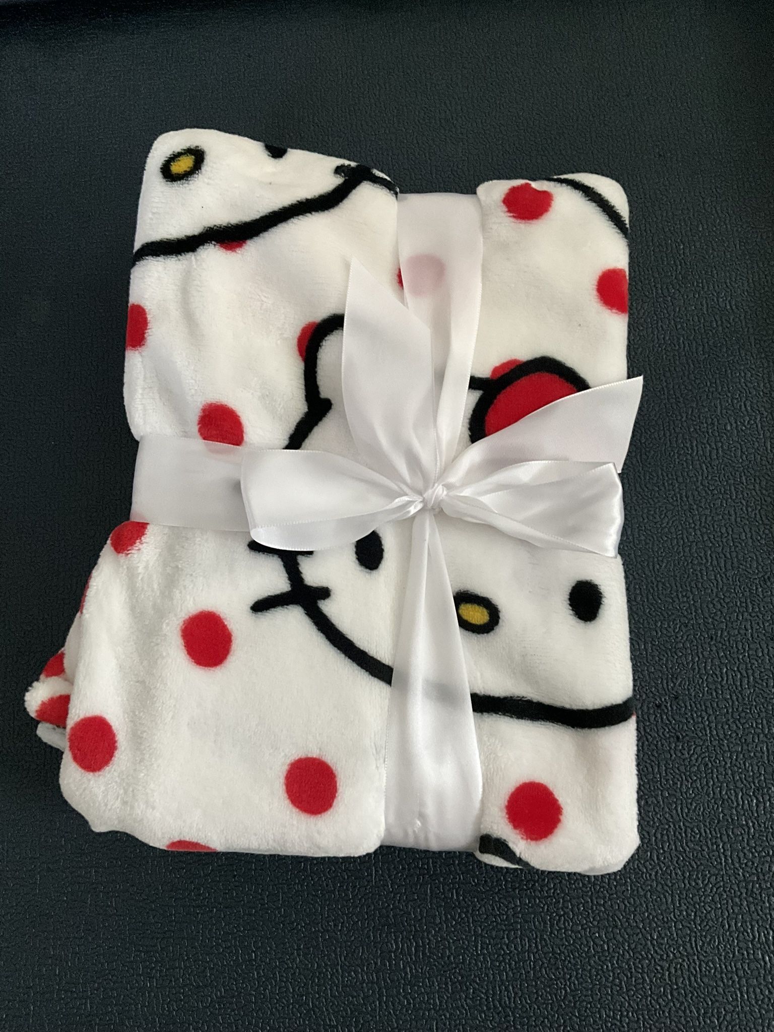 Hello Kitty Plush Throw Blanket - 40” x 50”