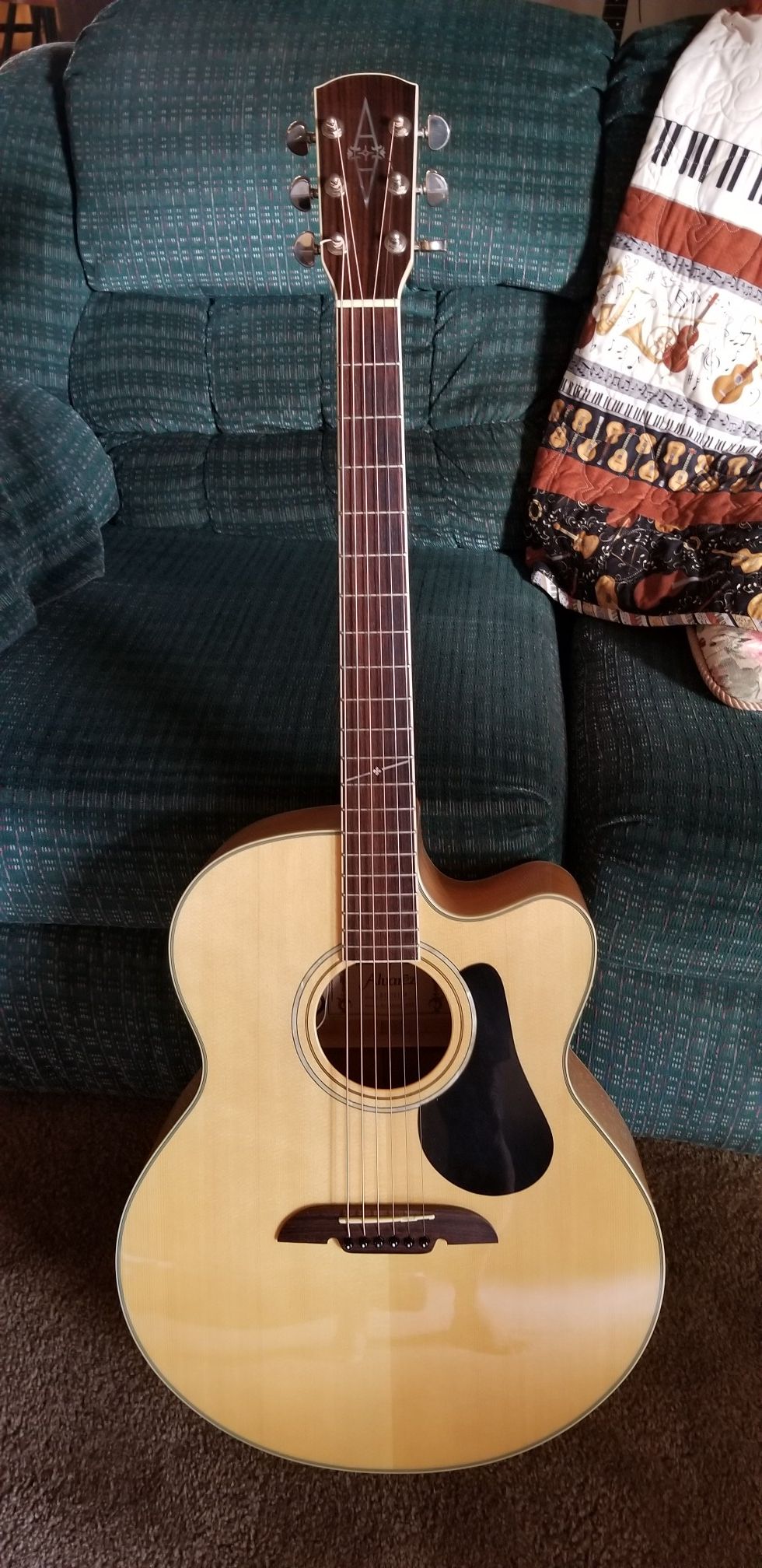 Alvarez jumbo AJ60-SC guitar