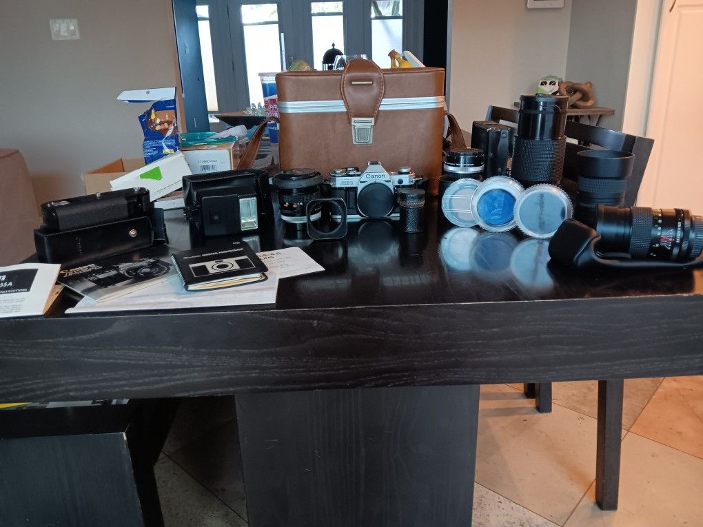 Vintage Canon AE-1 Lots Of Accessories