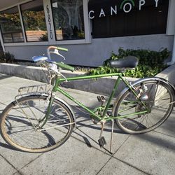 Schwinn Collegiate De Luxe Bike