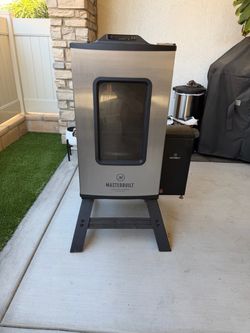 Masterbilt Electric Smoker w/ Masterbilt smoker attachment and cover