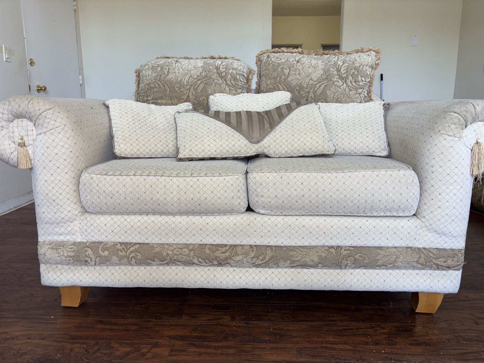 Great Condition Couch With Pillows!