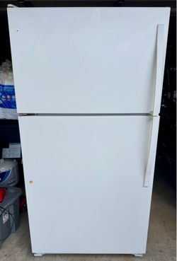Whirlpool 20.5 Cu. Ft. Refrigerator (2021) – Excellent Condition
