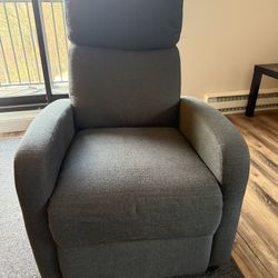 Recliner For Sale $80  (Can Fit In Any Car)