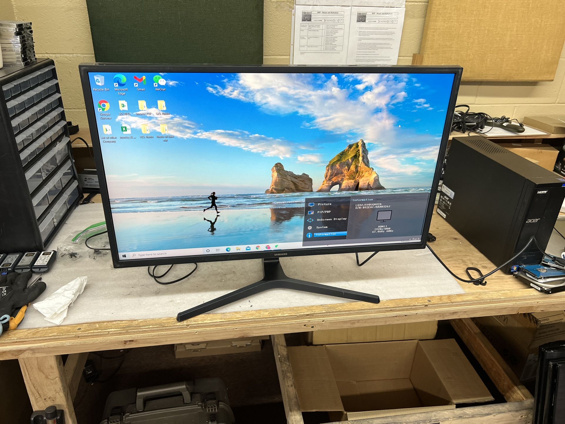 SAMSUNG 32 inch UJ59 4k monitor (LU32J590UQNXZA) - UHD, 3840 x 2160p, 60hz, 4ms, Dual monitor, laptop monitor (Paint on the back)
