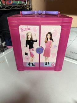BARBIE TOY WARDROBE