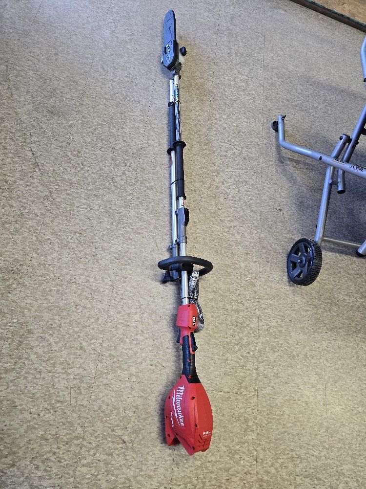 Milwaukee
M18 FUEL 18V 10 in. Brushless Cordless Battery Powered Pole Saw with QUIK-LOK Attachment Capability (Tool-Only)