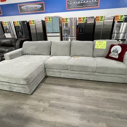 BEAUTIFUL SECTIONAL GREY COUCH 
