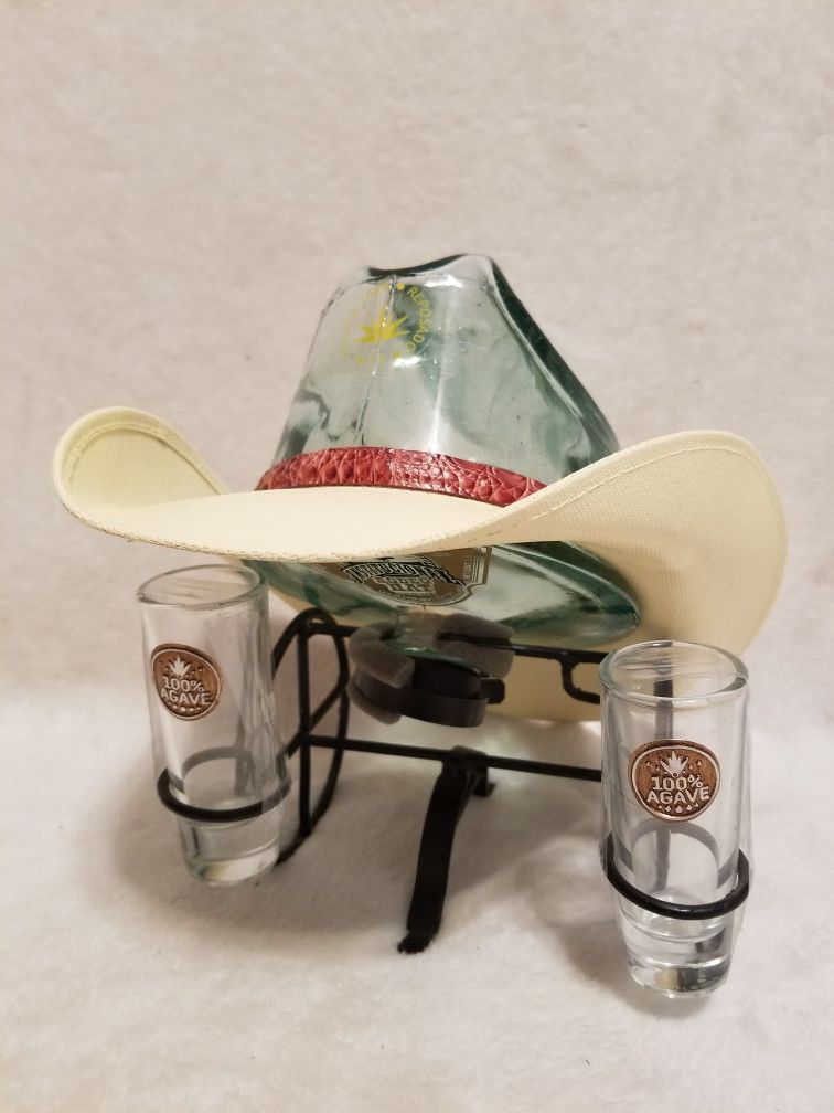 TEQUILA REPOSADO INSTITUCIONAL RODEO HAT GLASS BOTTLE, SHOT GLASSES