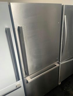 Hisense Bottom Freezer Refrigerator - Stainless Steel, Gently Used, Energy Star