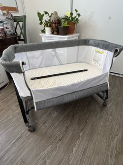 Baby Bedside Sleeper Bassinet with Canopy & Wheels