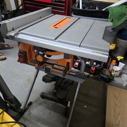 RIDGID 10" Jobsite Table Saw – Used 8x, Works Perfect