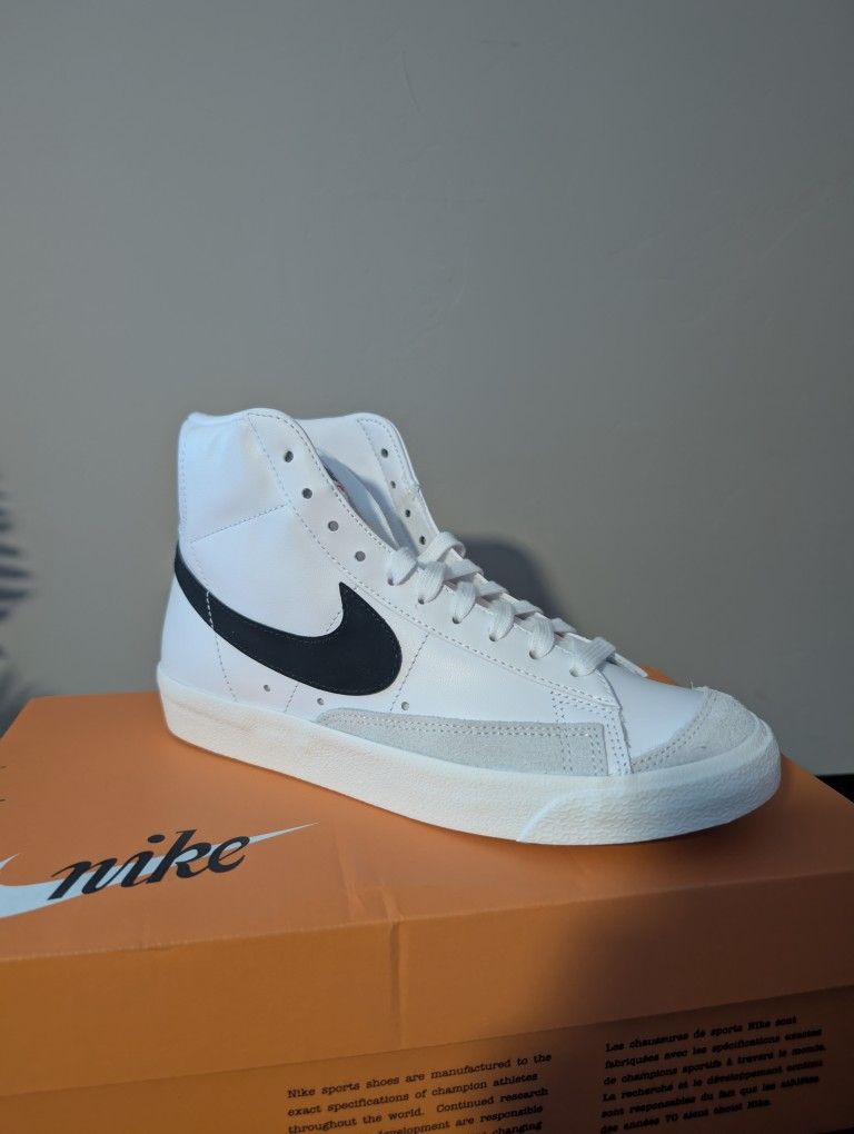 Nike Women's Blazer Mid 77