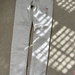 Brand New Levi’s Women Jeans. Never Been Wear 