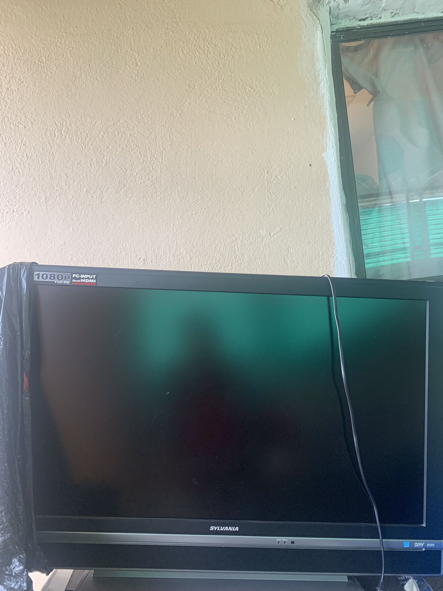 Sylvania 42 inch flatscreen TV