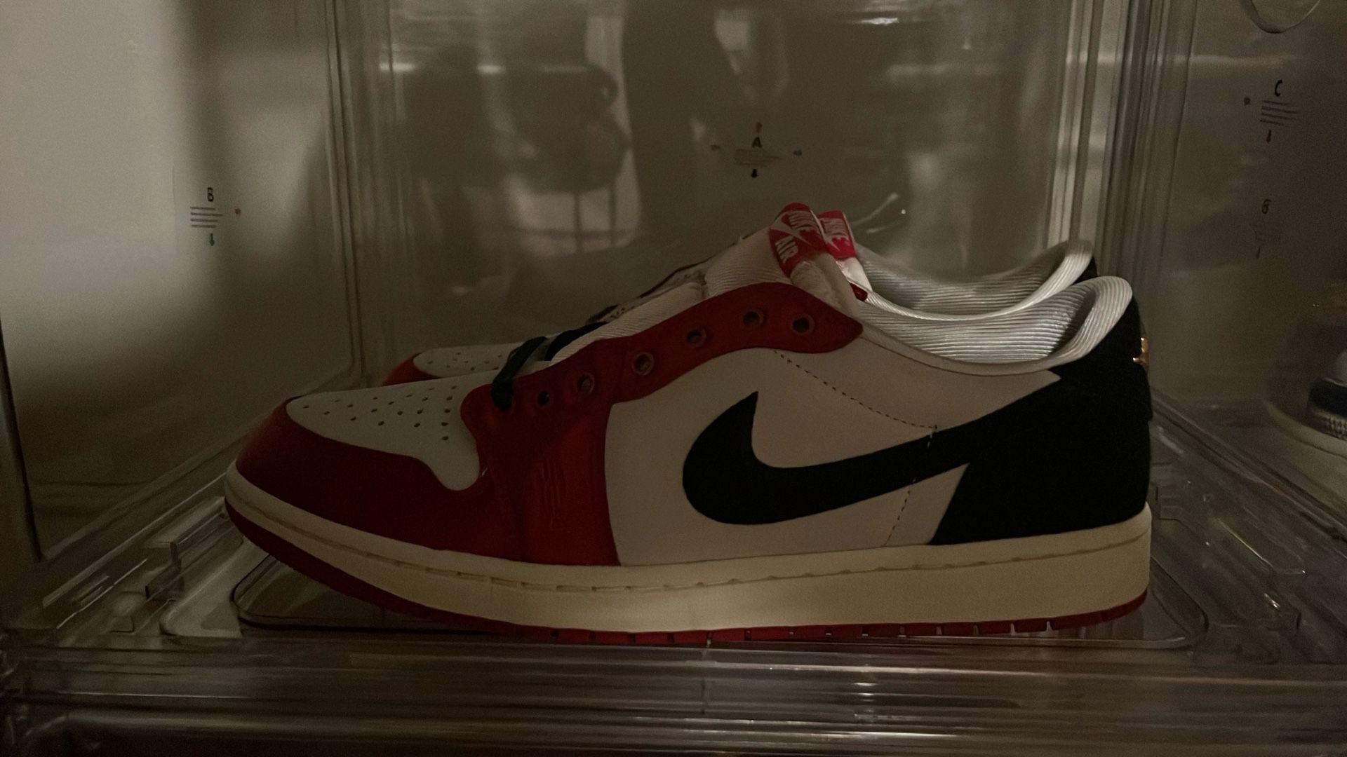 Jordan 1 Low Trophy Room, Brand New, Size 11