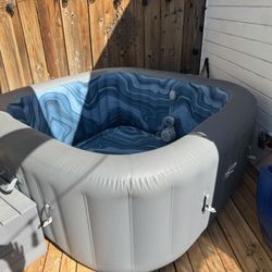 Saluspa 4 Person Hot Tub And Pump For Sale