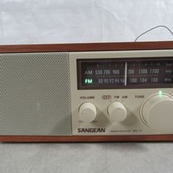 Sangean WR-11 AM/FM Table Top Radio 2 Band Receiver Wood Cabinet VGC

