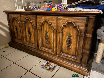 Sideboard / Cabinet