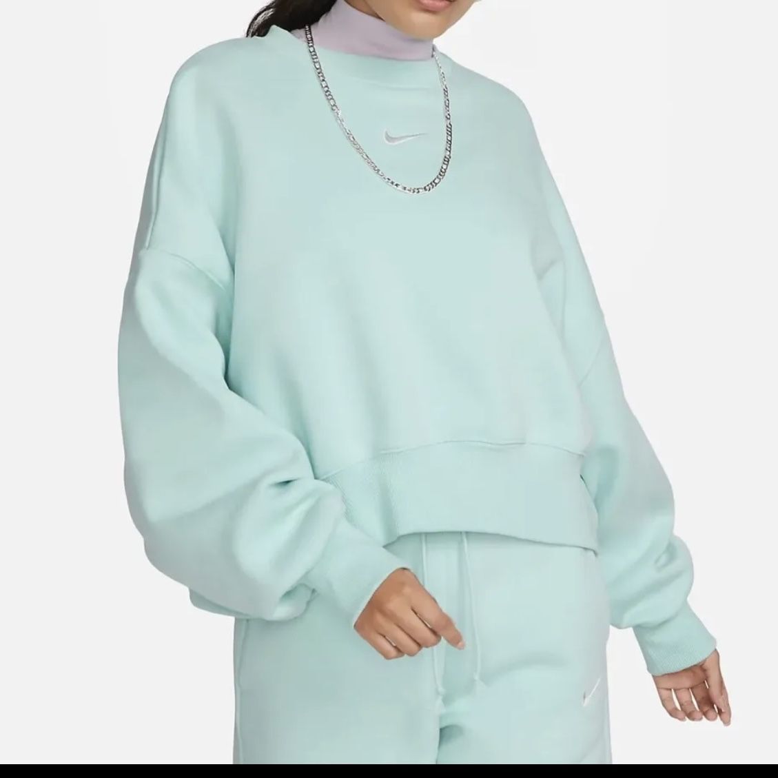Women's Medium Nike Fleece Oversized CROPPED Crewneck Sweatshirt Light blue