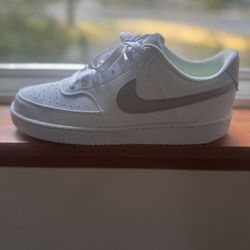 Woman’s Nike Court Visions 