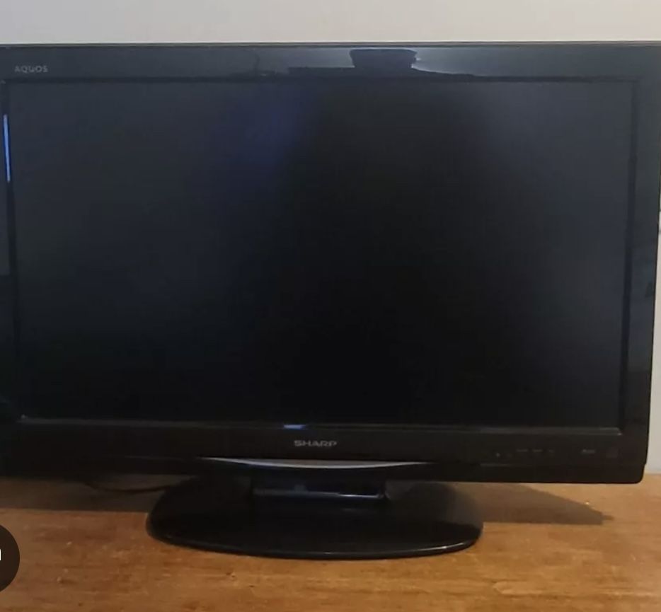 Sharp LC-32D44U 32" AQUOS 720p LCD TV $40Obo