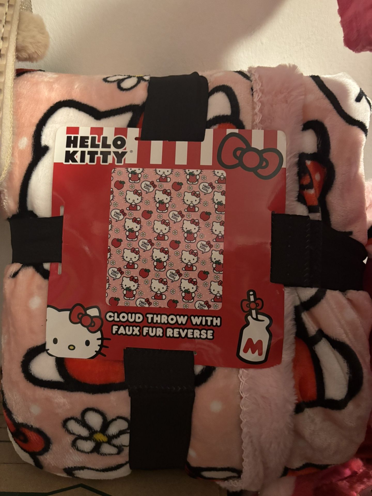Hello Kitty Cloud Throw With Faux Fur Reverse