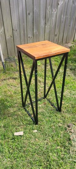 Single Contemporary Side Table/Nightstand/Plantstand