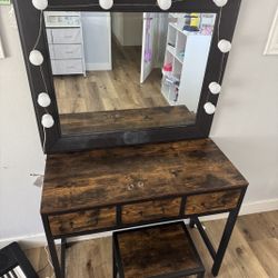 Vanity Table With Lights And Stool