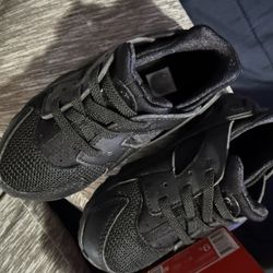 Toddler Nike Huarache 9c 