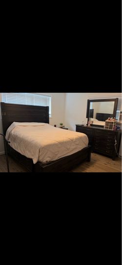Queen bedroom set