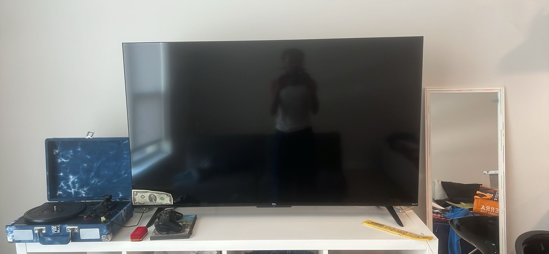 Roku 50” TV / Tv Mount