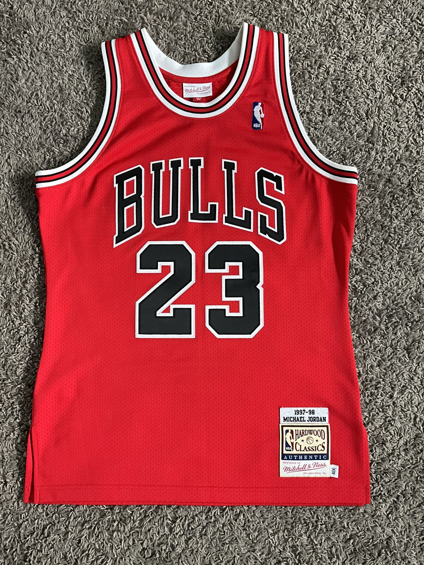 Chicago Bulls Mitchell & Ness Authentic Michael Jordan jersey Men’s Size M
