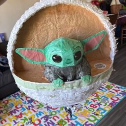 Baby Yoda Mandalorian Star Wars Piñata
