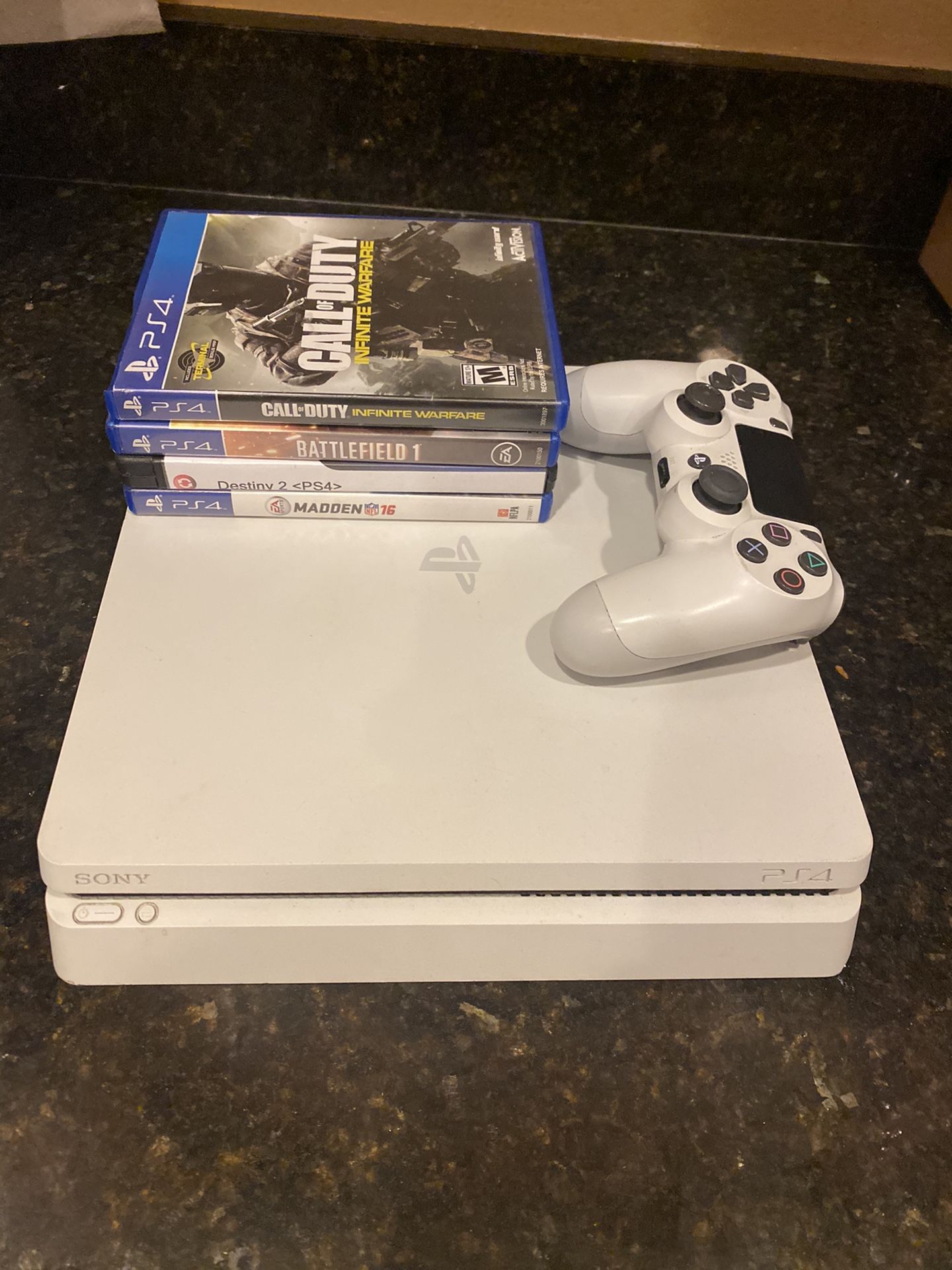 Sony PS4 PlayStation 4 limited edition White console with controller, games and Hook up wires