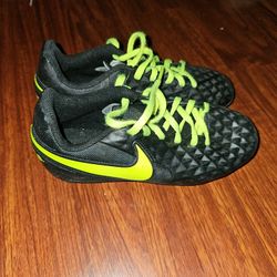 Nike Size 2y Soccer Shoes