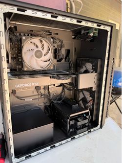 Acer - Predator Gaming Desktop, Intel Core i7-14700F - 32GB RAM  NVIDIA GeForce RTX 4070 SUPER 1TB SSD