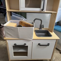 IKEA Duktig play kitchen and veggies