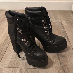 black heel boots (s 7)