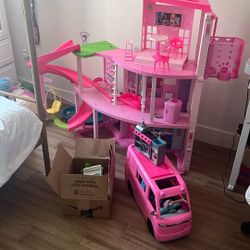 Barbie Doll House / Barbie Camper Van 