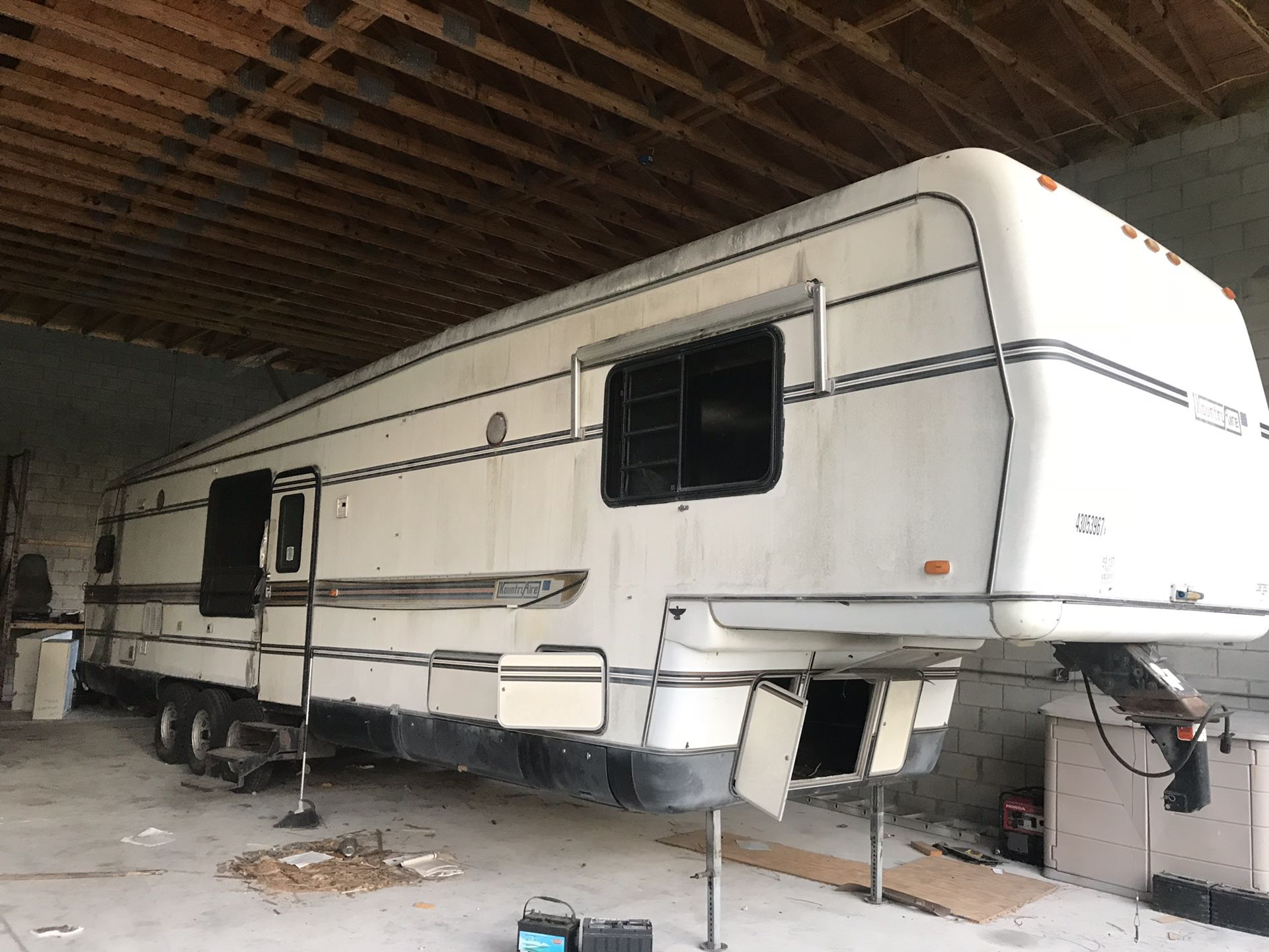 Free 40’ fifthwheel camper, tiny house, buggy trailer
