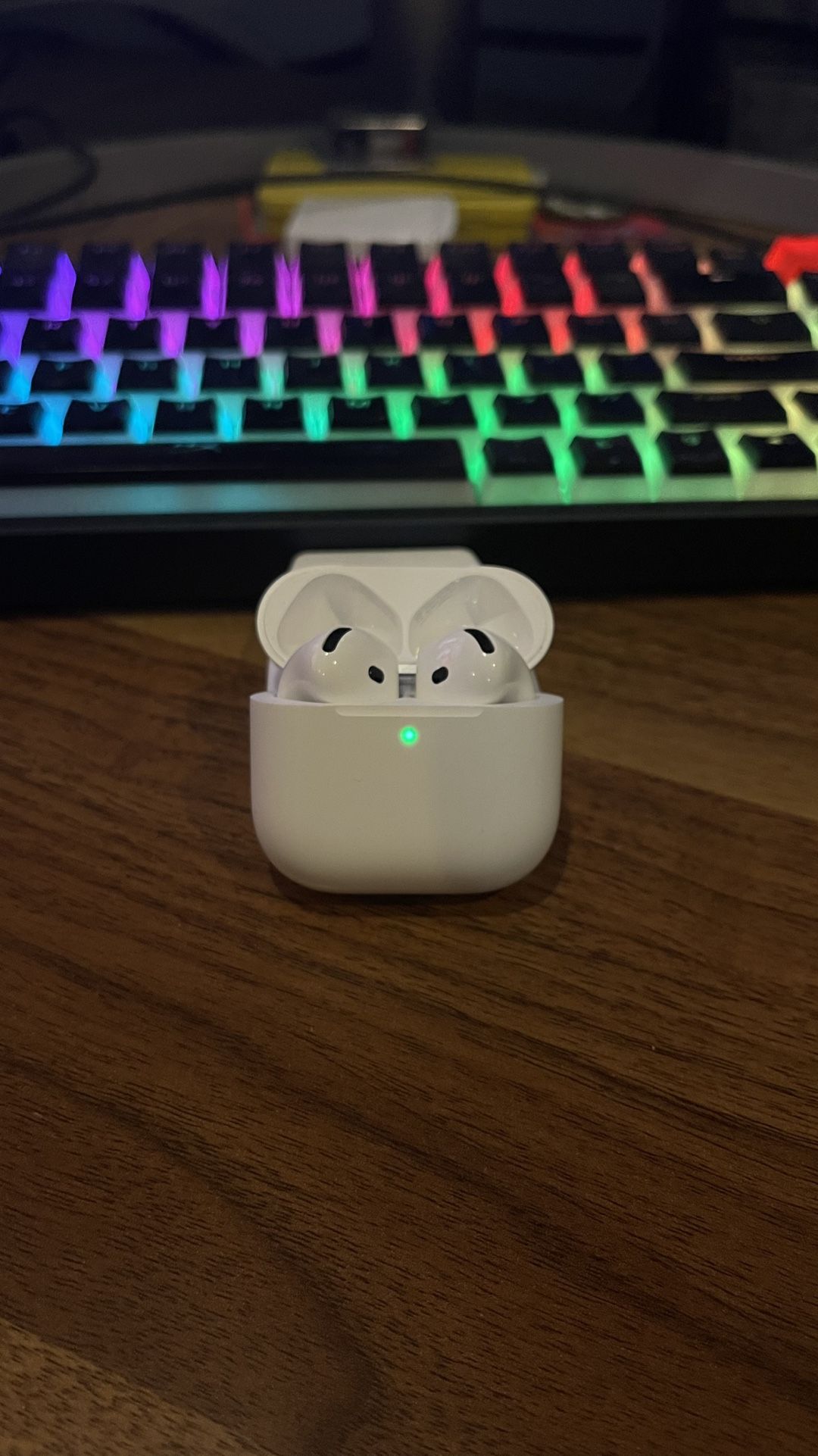 AirPods 4th Gen Like New